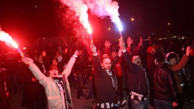 Beşiktaşlı taraftarlardan Lyon'a gece yarısı şoku!