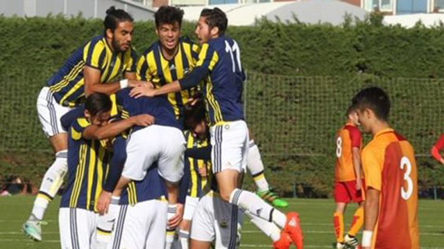 Günün ilk derbisinde kazanan Fenerbahçe