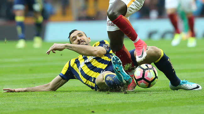 Derbide Mehmet Topal'ın kolu çıktı!