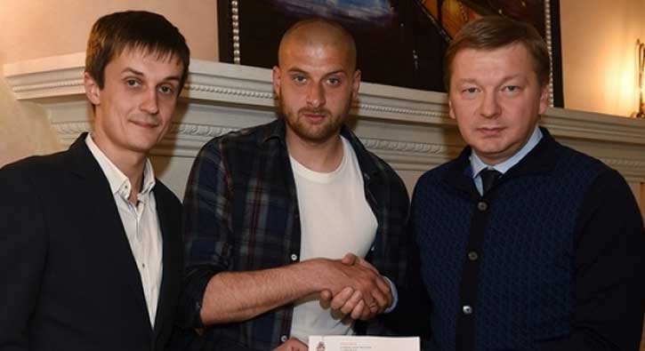 Beşiktaş'ın gündemindeki Rakitsky imzayı attı