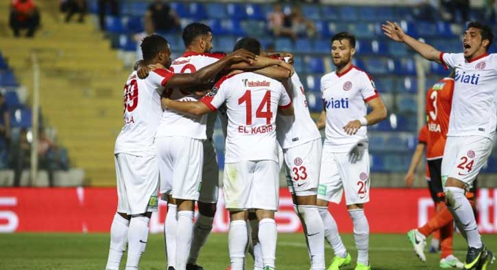 Adana'da 7 gollü müthiş maç! Kazanan Antalyaspor...