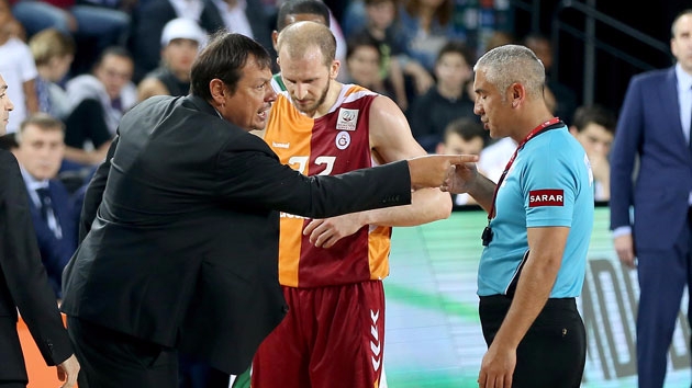 Ergin Ataman oyundan atıldı!