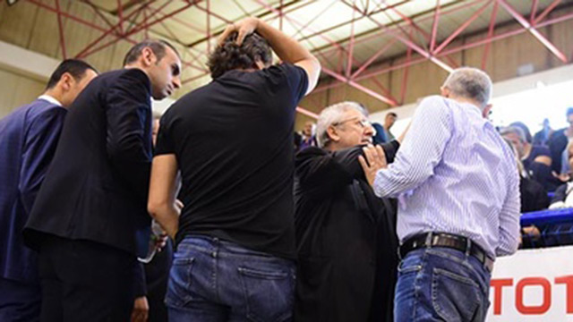 Aziz Yıldırım tokat attı! Salon karıştı...