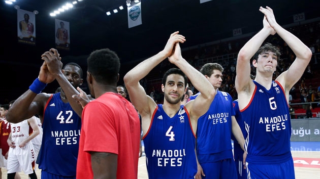 Anadolu Efes Galatasaray'ı son saniye basketiyle yendi: 70-69