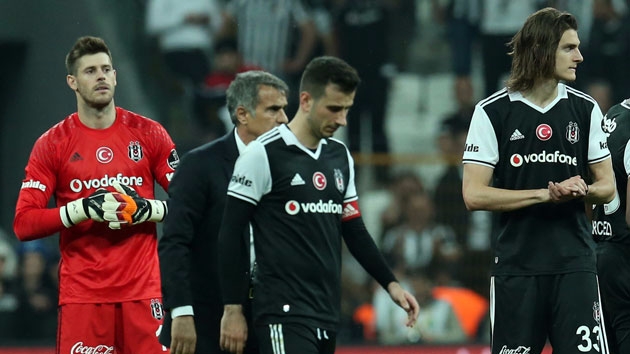 Şampiyonluk yarışı iyice kızıştı! İşte kalan maçlar...