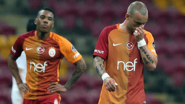 Galatasaray'da kriz! 4 futbolcu...