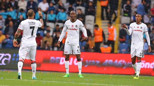 Beşiktaş'ta büyük kriz! Talisca ve Quaresma...