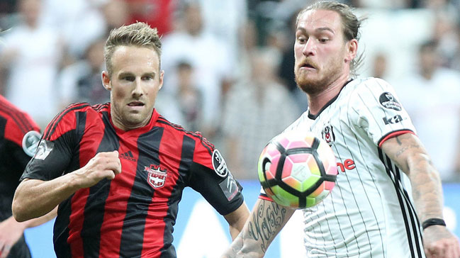 Yıldız futbolcu Hollanda'ya transfer oldu!