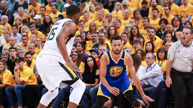 Golden State Warriors zorlanmadan finalde