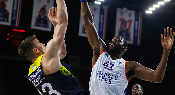 Fenerbahçe, Anadolu Efes'i farklı geçti 