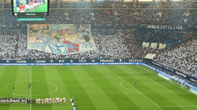 Schalke koreografisinde Trabzonspor logosu