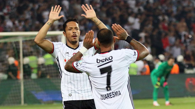 Fikret Orman Beşiktaş'ın iki yıldızını Çinlilere sattı