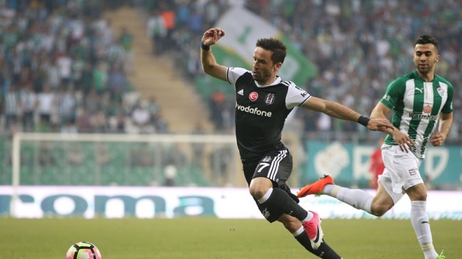 Beşiktaş'ta Gökhan Gönül sakatlandı