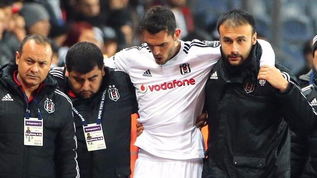 Beşiktaş tam 8 futbolcuyla yollarını ayırıyor