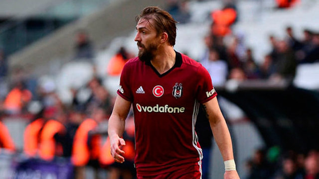 Caner Erkin 3 yıl daha Beşiktaş'ta