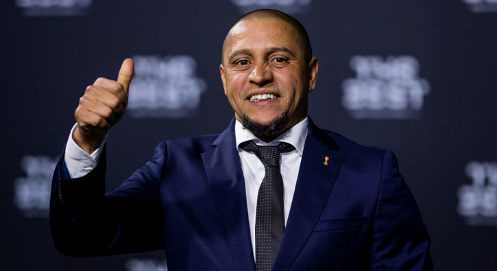 Roberto Carlos gösteri maçında sahaya çıkıyor