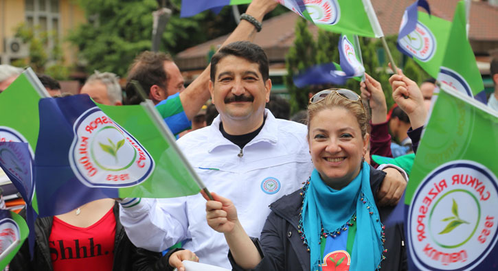 Çaykur Rizesporlu taraftarlar, takımları için destek yürüyüşü düzenledi