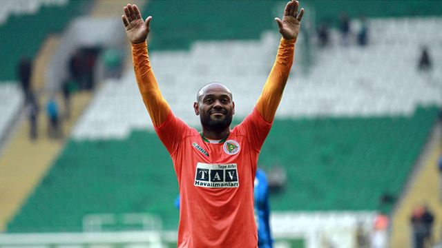 Ersun Yanal'dan Vagner Love'a onay