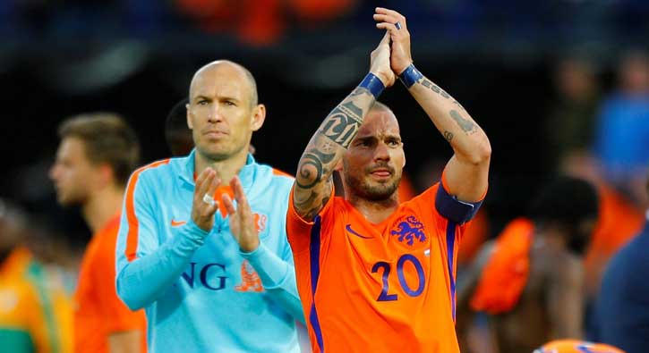 Wesley Sneijder tarihe geçtiği maçta gol attı 