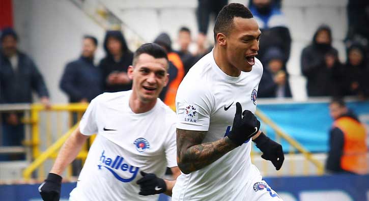 Titi resmen Beşiktaş'ta! İmzalar atıldı...