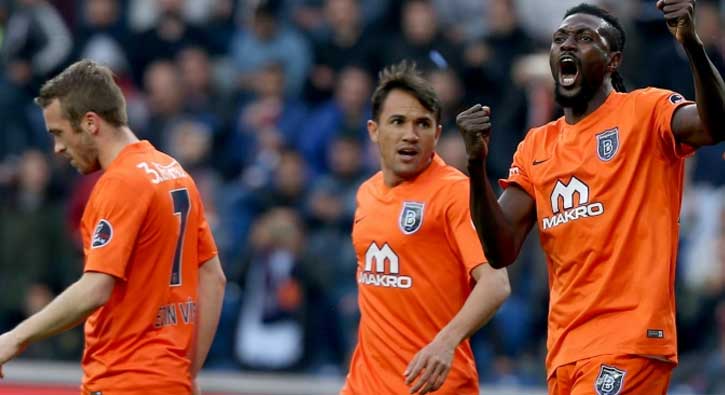 Adebayor'dan ayrılık açıklaması! Sözleşmem... 