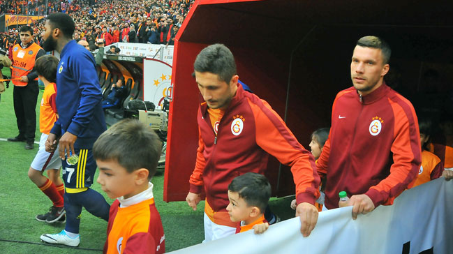 Podolski'nin Sabri Sarıoğlu paylaşımı bir hayli ilgi topladı