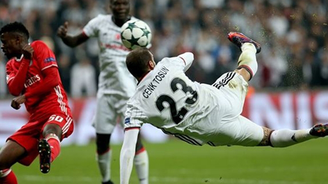 Devler Ligi'nde yılın golü Cenk Tosun'dan