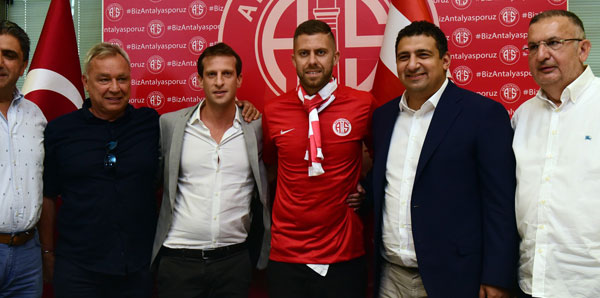 Antalyaspor Menez'le 3 yıllık anlaşma sağladı