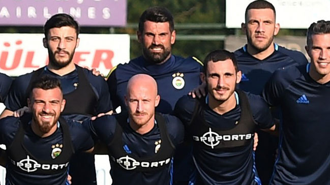 Volkan Demirel Fenerbahçe'de kaldı