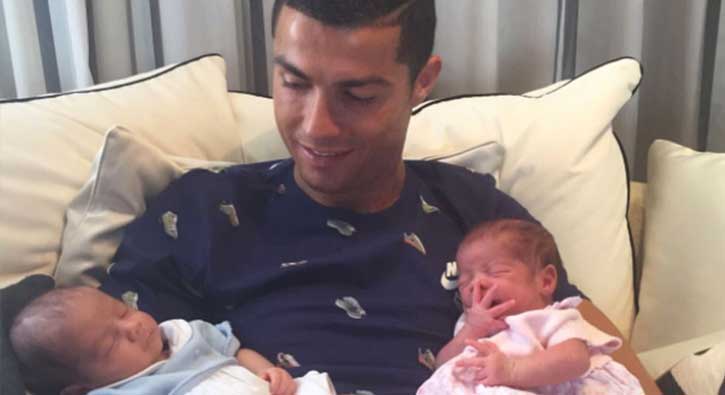 Cristiano Ronaldo ikiz çocuklarına kavuştu 