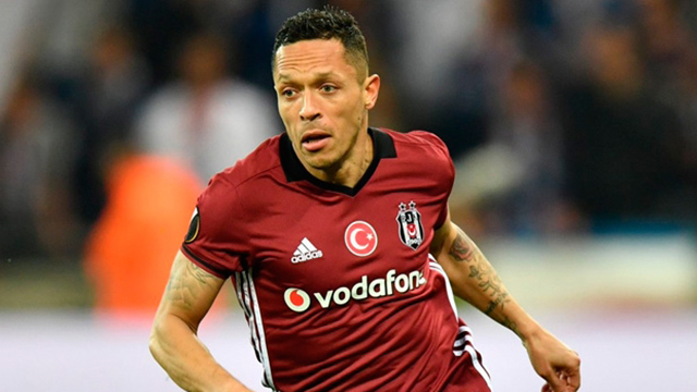 Çinliler Adriano'nun peşini bırakmıyor