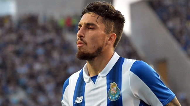 Chelsea Alex Telles'i istiyor