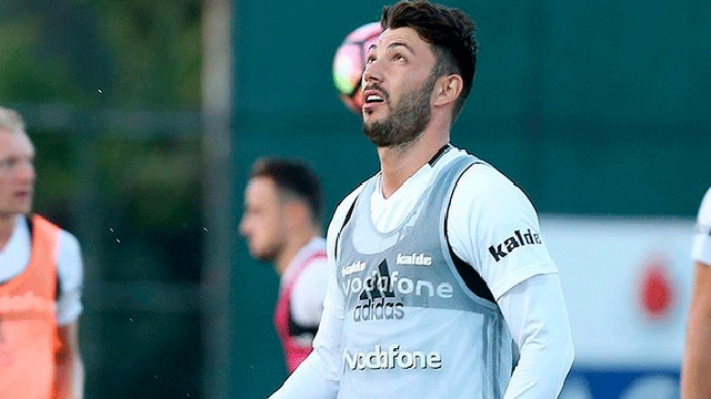 Napoli Tolgay Arslan'ın peşini bırakmıyor