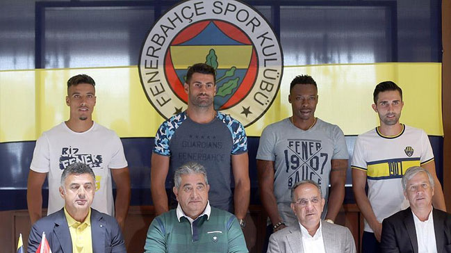 Fenerbahçe'de toplu imza töreni 