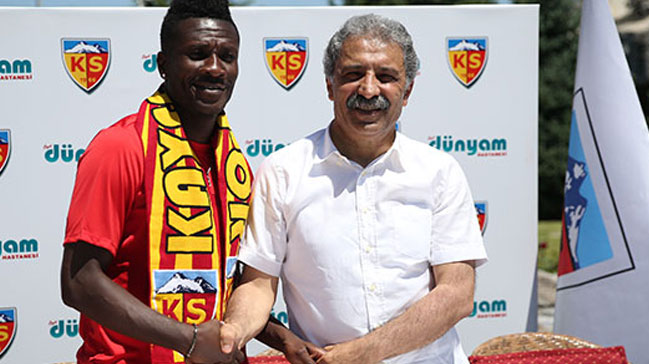 Asamoah Gyan imzaladı! Alacağı ücret şaşırttı... 