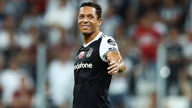 Şenol Güneş'ten Adriano'ya onay çıktı