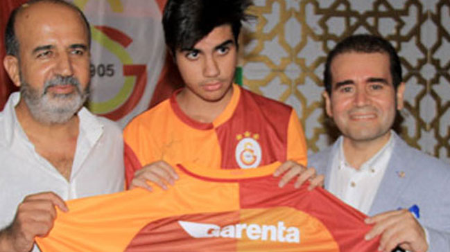Selçuk İnan'ın forması açık artırmada 10 bin TL'ye satıldı
