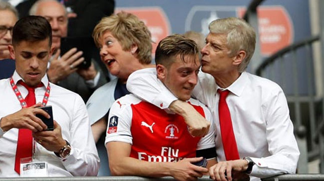 Mesut Özil: Tercihim Arsenal'de kalmak