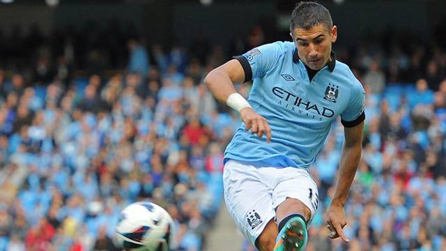 Beşiktaş Adriano'yu gönderip Kolarov'u transfer edecek