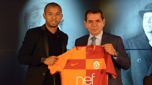 Mariano imzayı attı