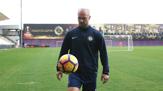 Osmanlıspor'dan ayrıldı, futbolu bıraktı