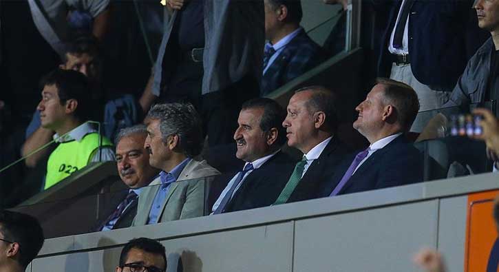 Cumhurbaşkanı Erdoğan Medipol Başakşehir maçını izliyor