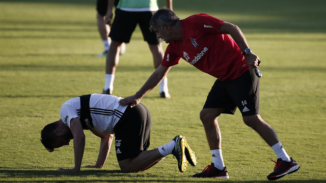 Beşiktaş'tan açıklama geldi! Gökhan Gönül kaç hafta forma giyemeyecek?