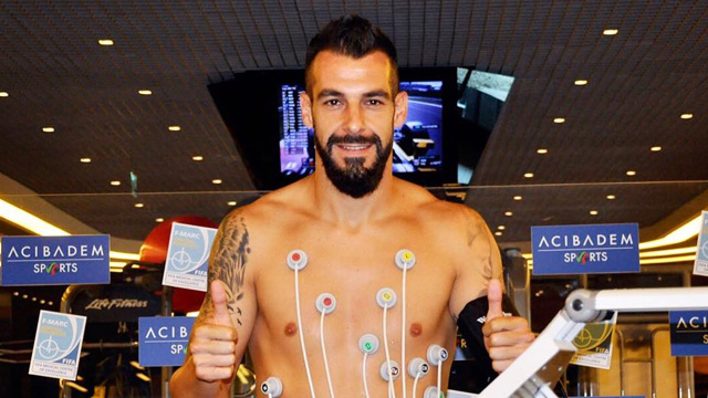 Alvaro Negredo kontrolden geçti