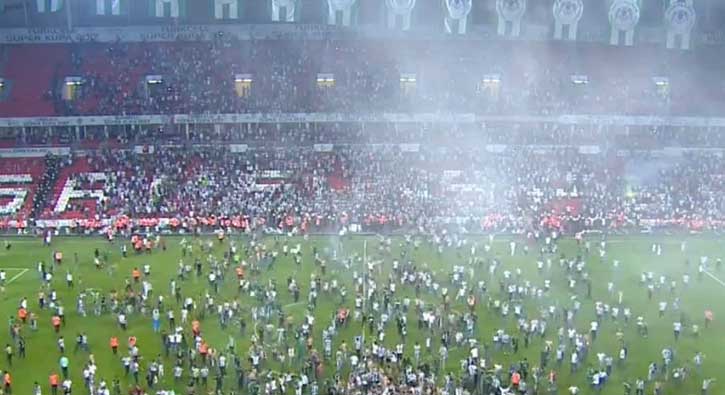 Son düdük çaldı, saha karıştı! Samsun'da olay...