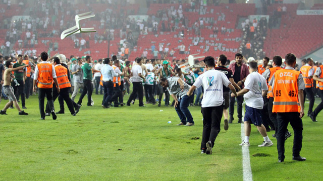 Konyasporlu taraftarlar Quaresma'ya saldırdı!
