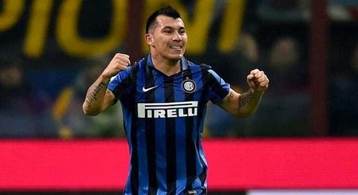 Medel transferi bitiyor! Yönetici Milano'ya uçtu