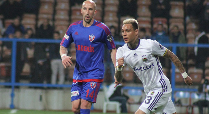 Van der Wiel Cagliari'ye gidiyor