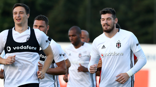 Beşiktaş'ta 3 futbolcuya lisans yok!