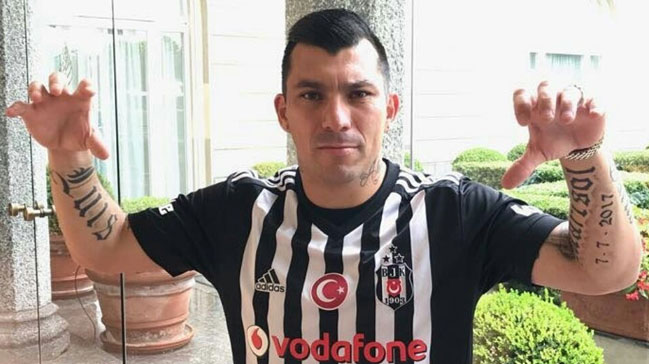Gary Medel için imza töreni düzenlendi